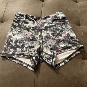 FLEO power high rise shorts
